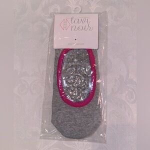 Tavi Noir barre pilate socks - 
Chey Stone With Magenta Trim Medium Brand New